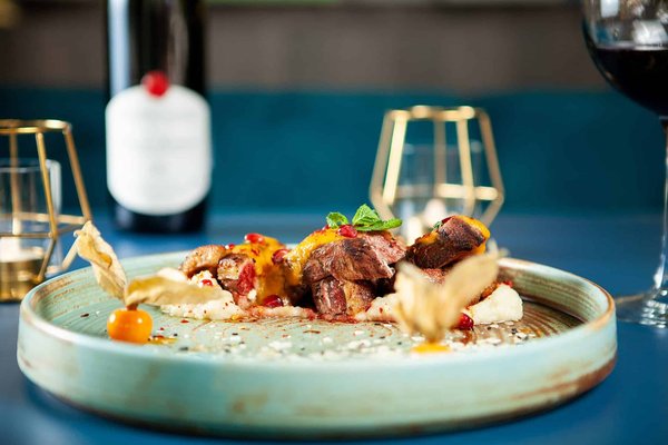 Comment planifier une randonnée culinaire pour découvrir les fromages de montagne en Suisse?